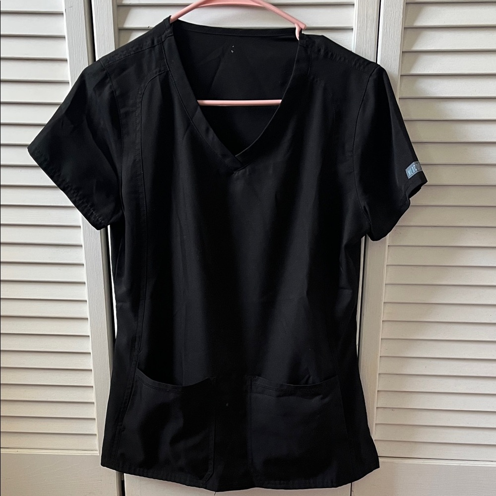 Med Couture 2-pocket Scrub Top